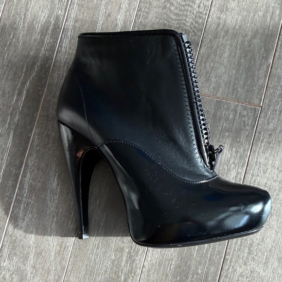 Lanvin Sleek Black Heeled Boots - Picture 3 of 7